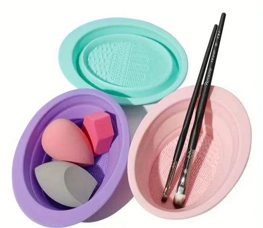 Foldable silicone makeup brush cleaner